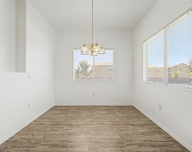 1050 E Cactus Avenue - Photo Thumbnail 7