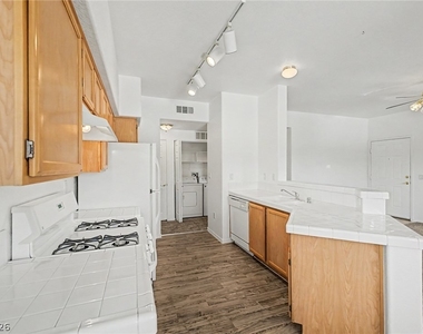 1050 E Cactus Avenue - Photo Thumbnail 10