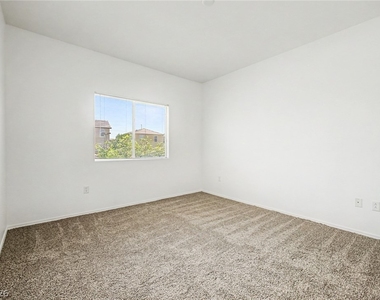 1050 E Cactus Avenue - Photo Thumbnail 14