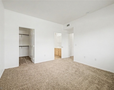 1050 E Cactus Avenue - Photo Thumbnail 16