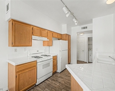1050 E Cactus Avenue - Photo Thumbnail 11