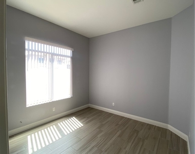 8727 Stockholm Avenue - Photo Thumbnail 32