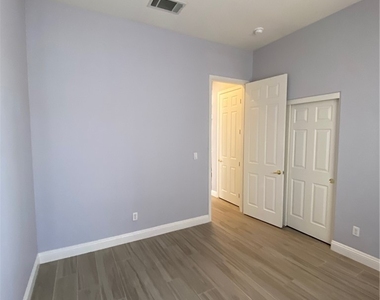 8727 Stockholm Avenue - Photo Thumbnail 36