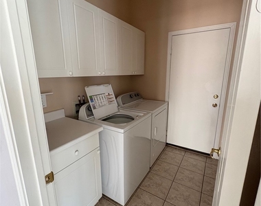 8727 Stockholm Avenue - Photo Thumbnail 17