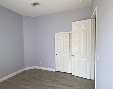 8727 Stockholm Avenue - Photo Thumbnail 33
