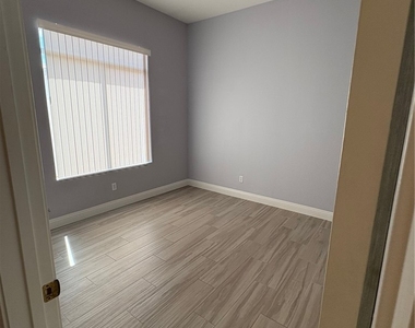 8727 Stockholm Avenue - Photo Thumbnail 19