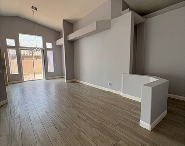8727 Stockholm Avenue - Photo Thumbnail 12