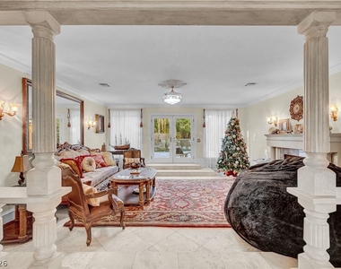 7258 Loma Alta Circle - Photo Thumbnail 11