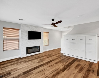 812 Sistine Street - Photo Thumbnail 5