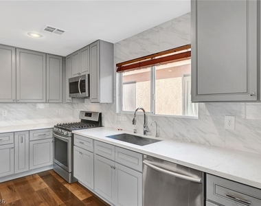 812 Sistine Street - Photo Thumbnail 17