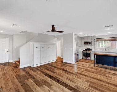 812 Sistine Street - Photo Thumbnail 6