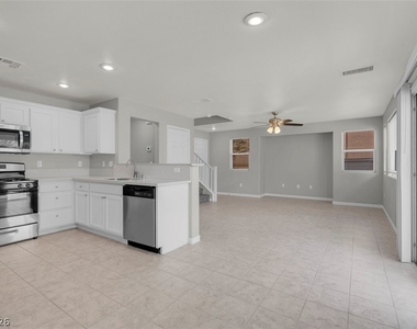9172 Giardino Villa Street - Photo Thumbnail 11