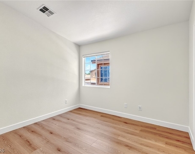3021 Aloha Avenue - Photo Thumbnail 13