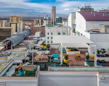 150 Las Vegas Boulevard - Photo Thumbnail 58