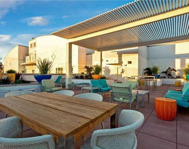 150 Las Vegas Boulevard - Photo Thumbnail 39
