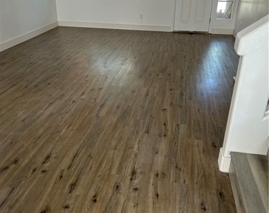 6319 Stag Hollow Court - Photo Thumbnail 3