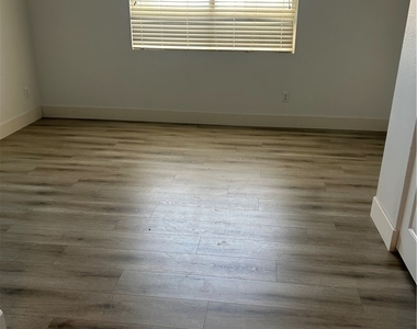 6319 Stag Hollow Court - Photo Thumbnail 6