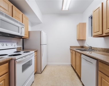 8000 W Badura Avenue - Photo Thumbnail 4