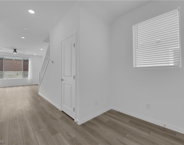 10239 Estancia Hill Street - Photo Thumbnail 3