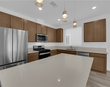 10239 Estancia Hill Street - Photo Thumbnail 8