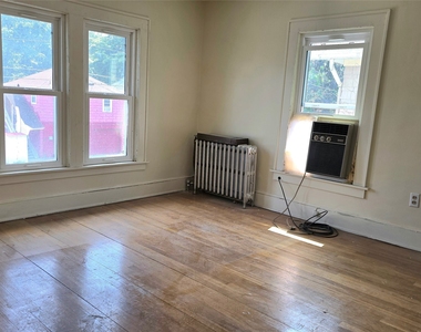 1911 Tracy St - Photo Thumbnail 4