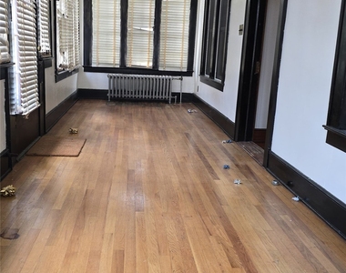 1911 Tracy St - Photo Thumbnail 3