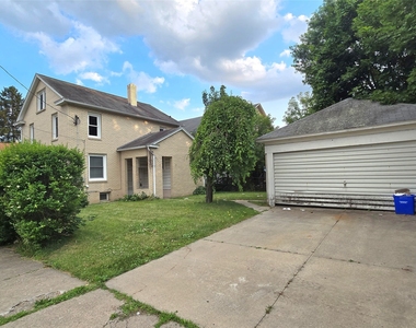 1911 Tracy St - Photo Thumbnail 2