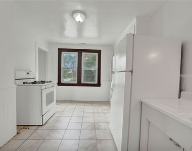 214 Ludington Street - Photo Thumbnail 2