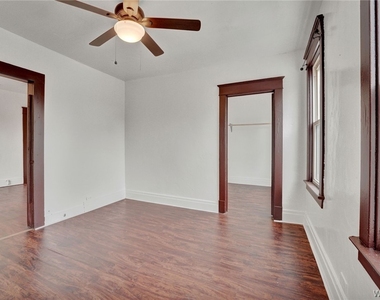 214 Ludington Street - Photo Thumbnail 6