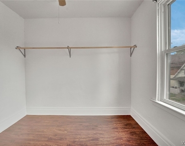 214 Ludington Street - Photo Thumbnail 7