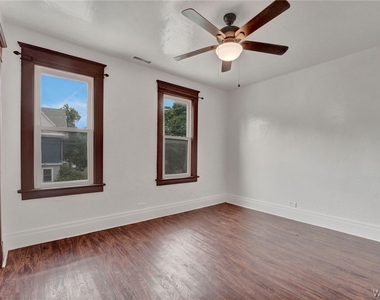 214 Ludington Street - Photo Thumbnail 5