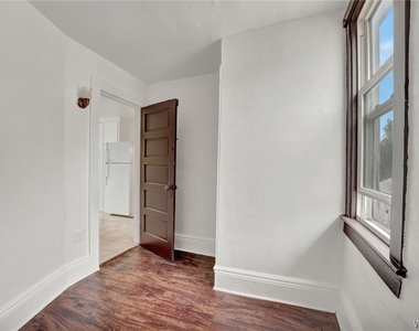 214 Ludington Street - Photo Thumbnail 9