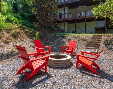 4260 Beverly Lane Ne - Photo Thumbnail 20