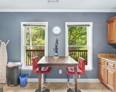 4260 Beverly Lane Ne - Photo Thumbnail 6