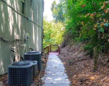 4260 Beverly Lane Ne - Photo Thumbnail 32