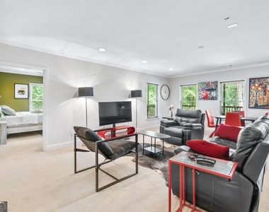 4260 Beverly Lane Ne - Photo Thumbnail 1