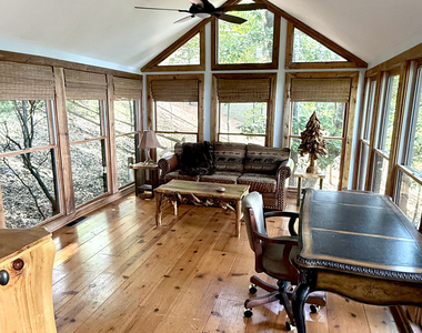 424 S Sanderlin Mtn Drive - Photo Thumbnail 12