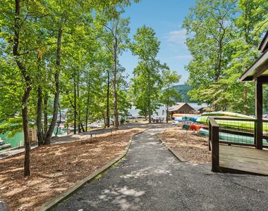 424 S Sanderlin Mtn Drive - Photo Thumbnail 33