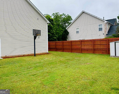 1133 Hawthorn Lane - Photo Thumbnail 10