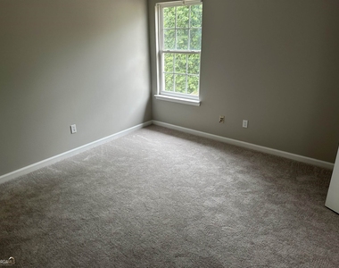 1133 Hawthorn Lane - Photo Thumbnail 6