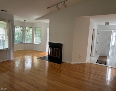 15 Crossfield Court - Photo Thumbnail 1
