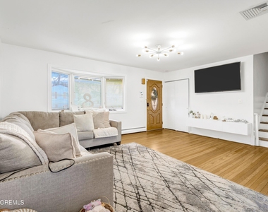 1121 Darlene Avenue - Photo Thumbnail 2