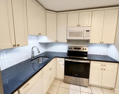 115 Amberly Drive - Photo Thumbnail 7