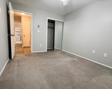 115 Amberly Drive - Photo Thumbnail 9
