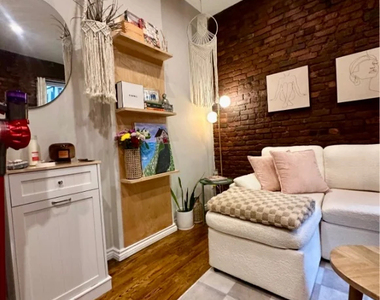 57 Thompson Street - Photo Thumbnail 2