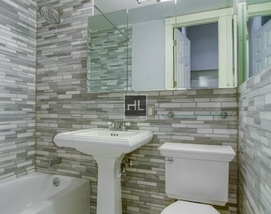 West 14 Street - Photo Thumbnail 3
