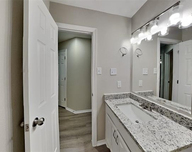 821 Willow Court - Photo Thumbnail 15