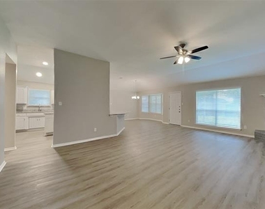 821 Willow Court - Photo Thumbnail 2