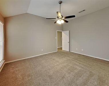 821 Willow Court - Photo Thumbnail 8