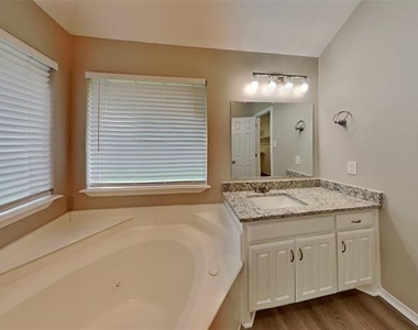 821 Willow Court - Photo Thumbnail 10